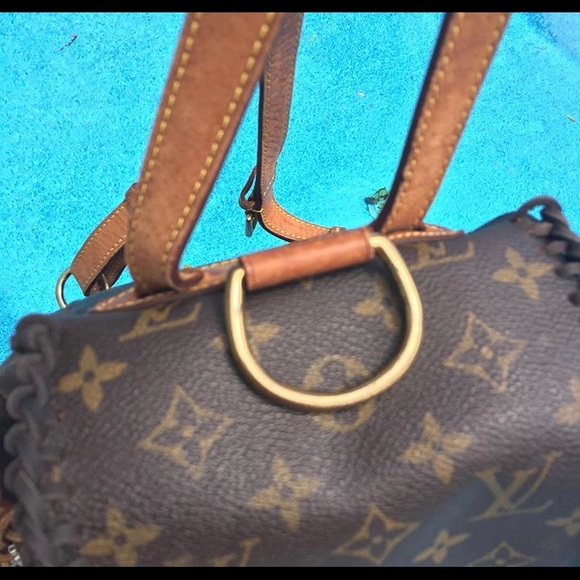 Finged Louis Vuitton Montsauris backpack - Picture 4 of 6